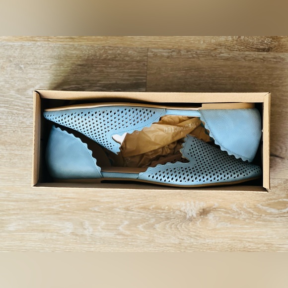 Spring Blue Flats - Picture 4 of 4